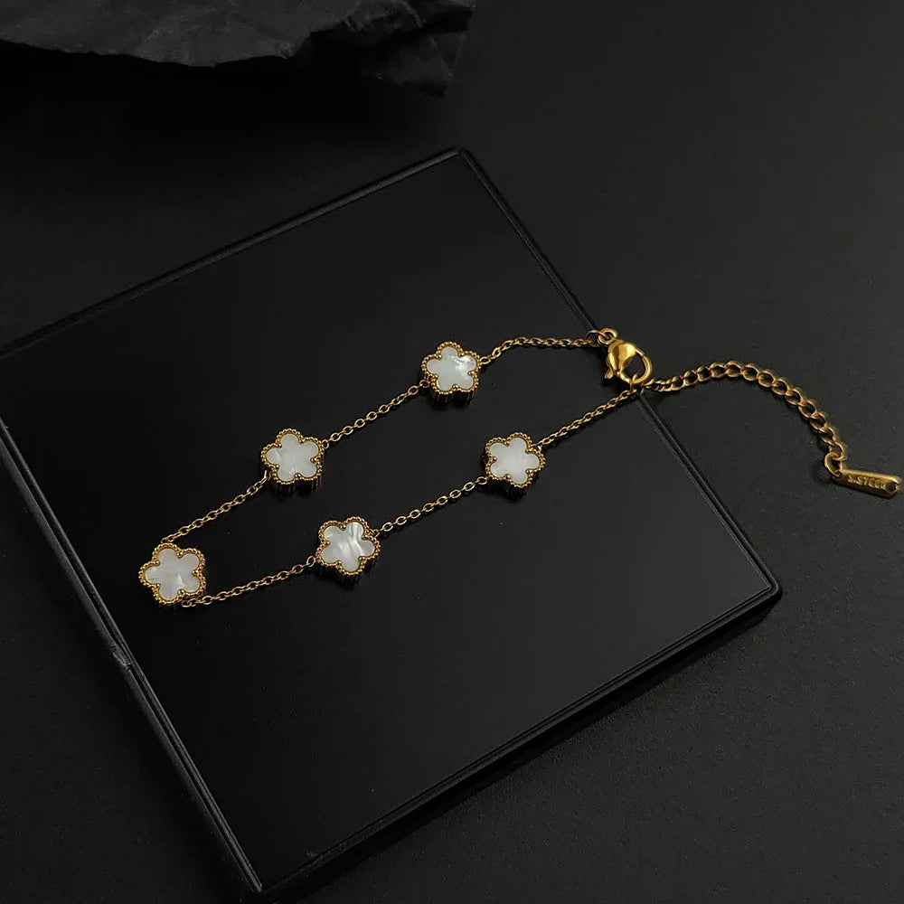 New five-leaf clover white shell pendant, high-quality waterproof metal 18K women's bracelet, wedding party jewelry